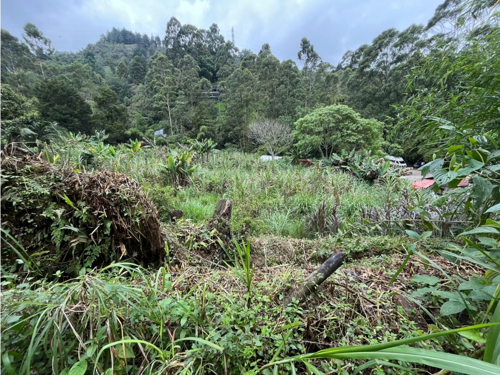 Lote parqueadero con ubicación estratégica en Envigado — foto 4