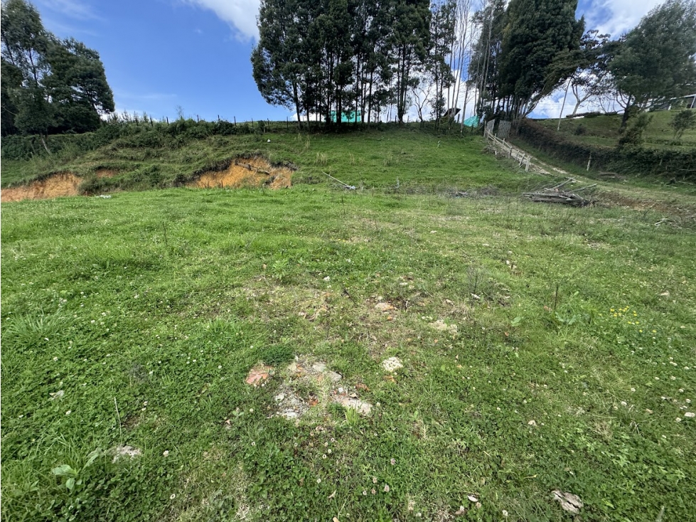 Lote en parcelación por el Alto de Palmas con licencia