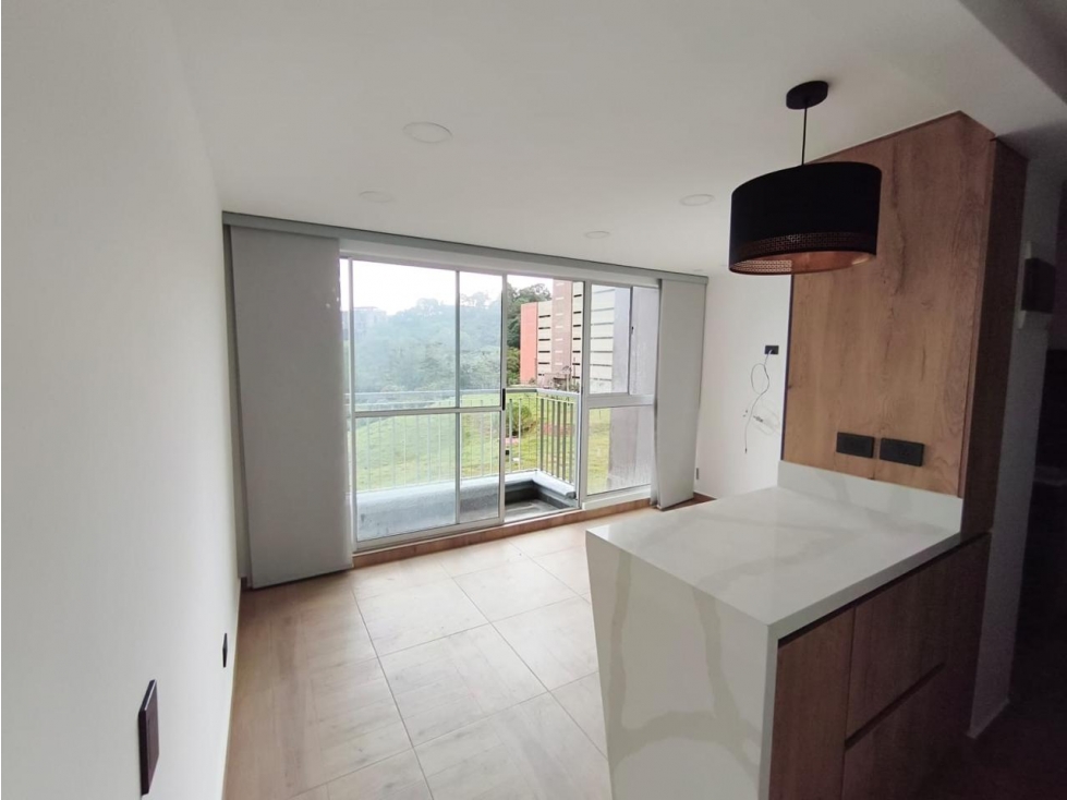 Apartamento con buena distribución y entorno tranquilo en Caldas — foto 3