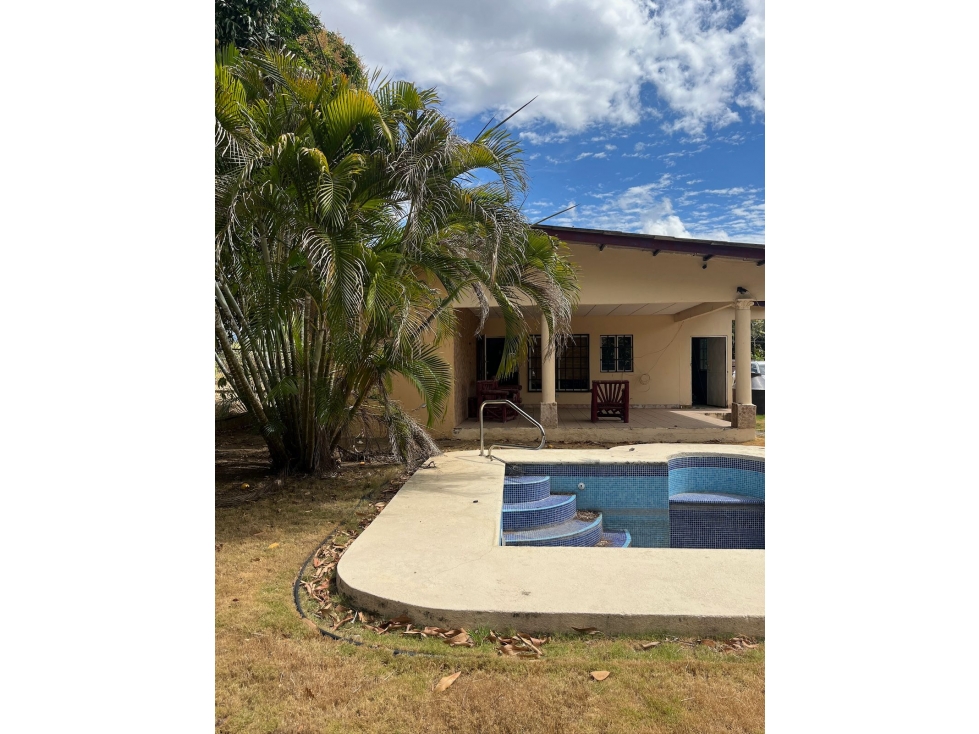 Casa en venta con piscina en Nueva Gorgona NISAL