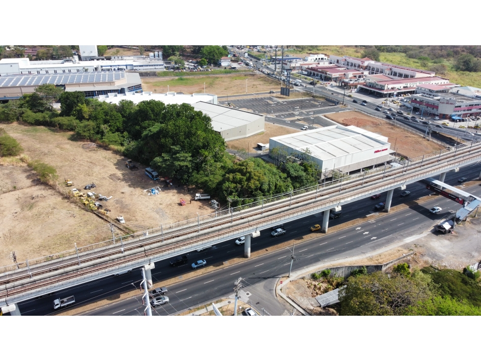 VENDO TERRENO EN AV. JUAN DIAZ
