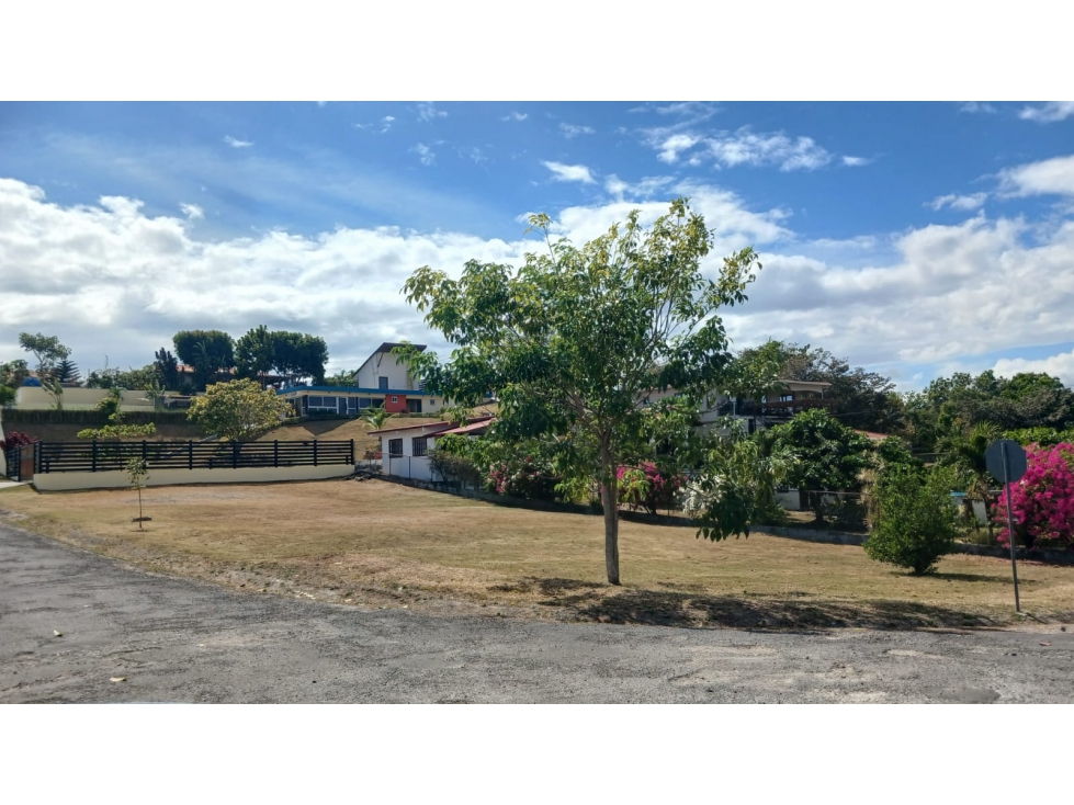 TERRENO EN RESIDENCIAL PRIVADO - LAS UVAS SAN CARLOS (ESQUINA)