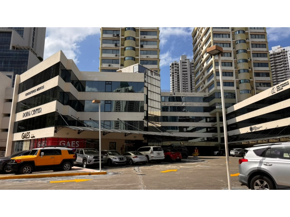 CONSULTORIO PH ROYAL CENTER CON EQUIPOS DE ODONTOLOGÍA
