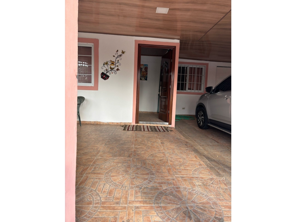 ¡OPORTUNIDAD ÃNICA! CASA REMODELADA EN ALTOS DEL CRISOL — foto 2