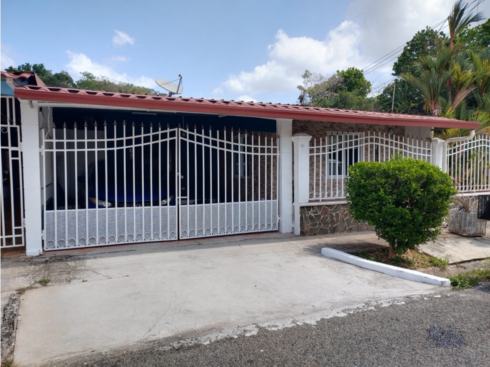 CASA REMODELADA EN VENTA EN LA ARBOLEDA DEL GOLF RUFINA ALFARO