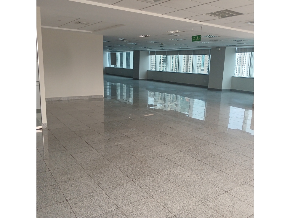 Amplias Oficinas en Torre de las Américas
