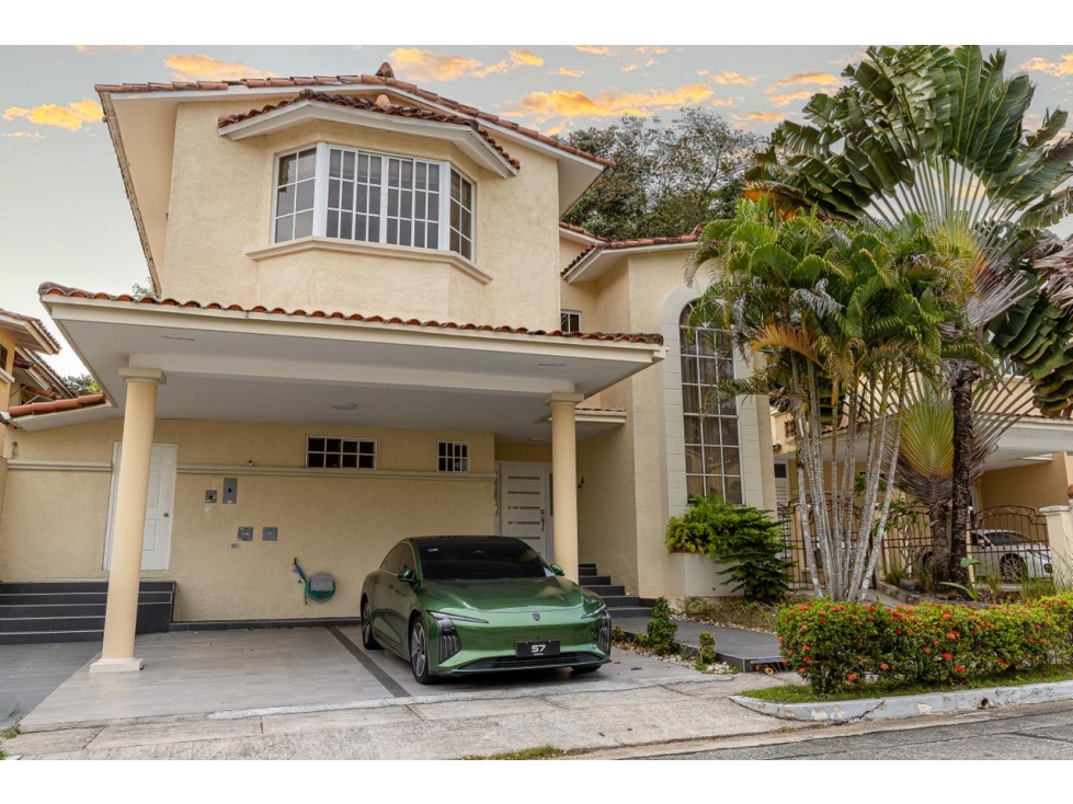 Bella Casa en Albrook Gardens con casa de invitados