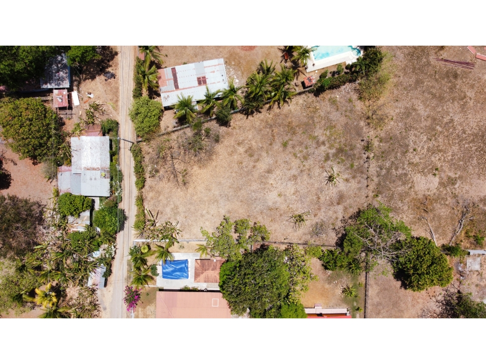 Terreno a pasos de la playa en Gorgona listo para construir — foto 3
