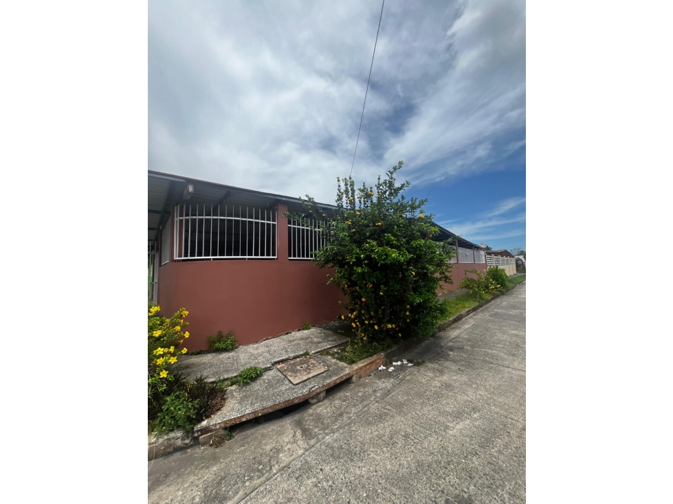 AMPLIA CASA CERCADA EN LOS ROSALES - VISTA ALEGRE 3R| 2B| 2P — foto 3
