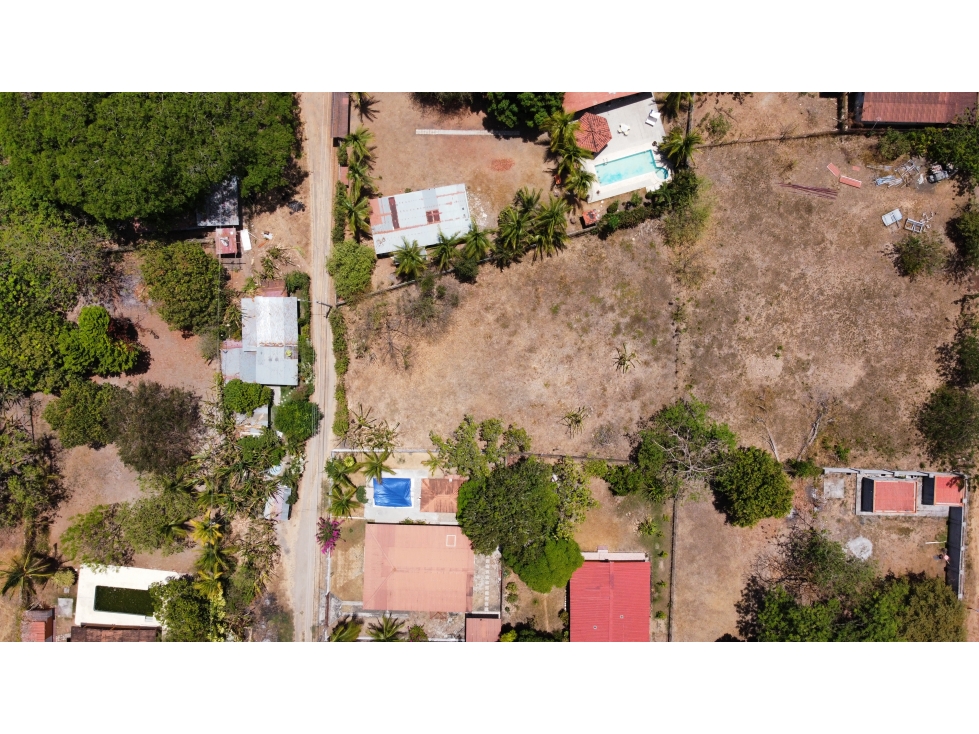 Terreno a pasos de la playa en Gorgona listo para construir — foto 4
