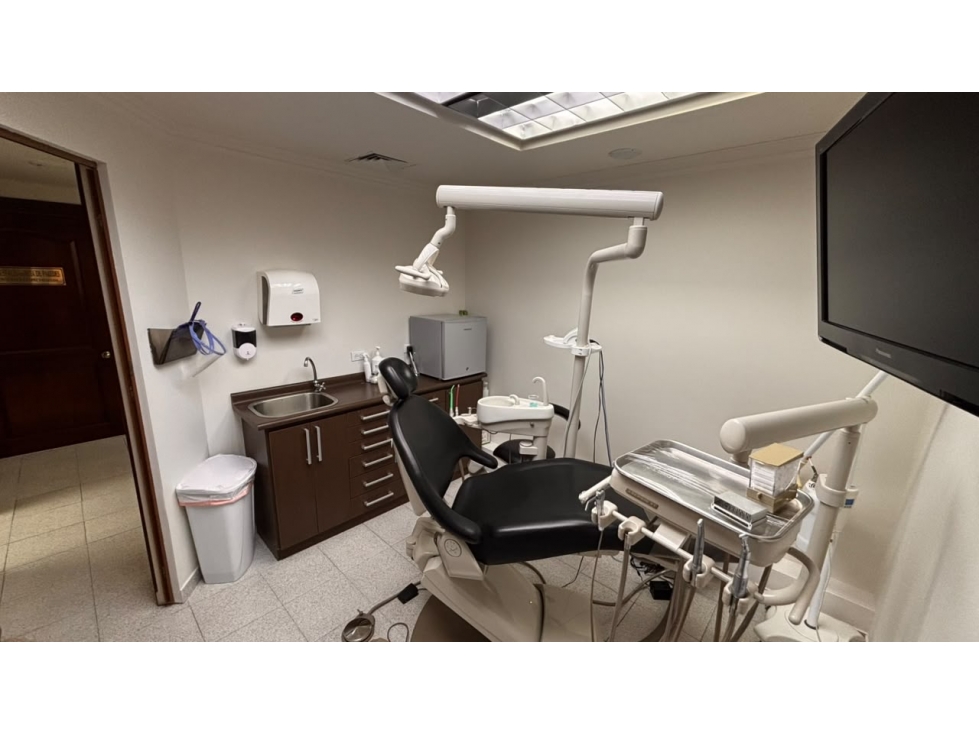 CONSULTORIO PH ROYAL CENTER CON EQUIPOS DE ODONTOLOGÍA - 5