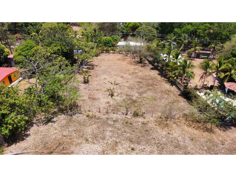 Terreno a pasos de la playa en Gorgona listo para construir — foto 6