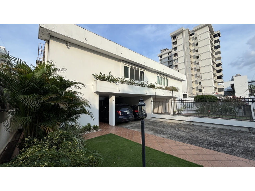 CASA DE DOS PISOS EN OBARRIO A LA VENTA | CON ZONIFICACIÓN ZM6 - 1