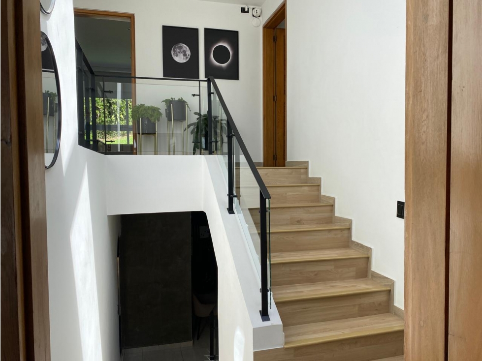 Venta Hermosa Casa Poblado Transversal Superior — foto 5