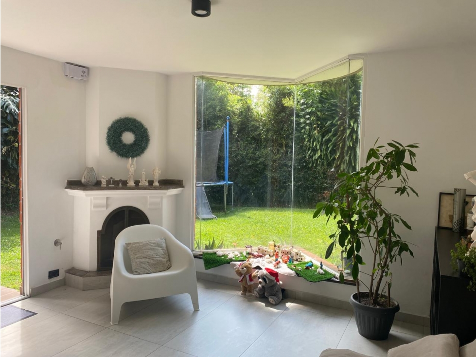 Venta Hermosa Casa Poblado Transversal Superior — foto 2