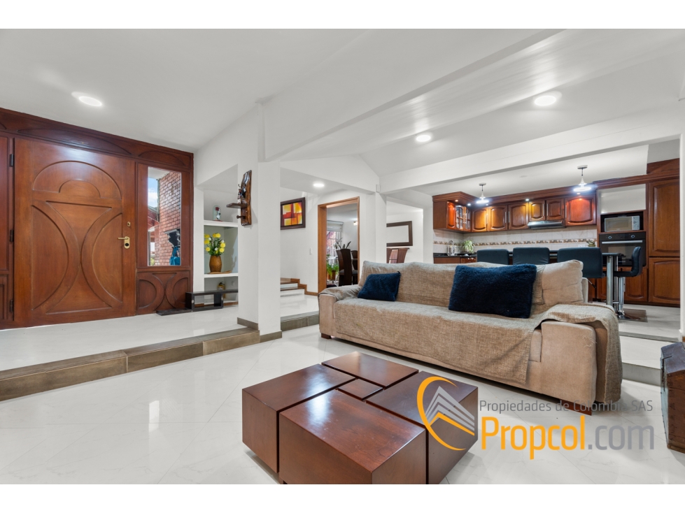 ARRIENDO EXCELENTE CASA REMODELADA RECREO DE LOS FRAILES — foto 2