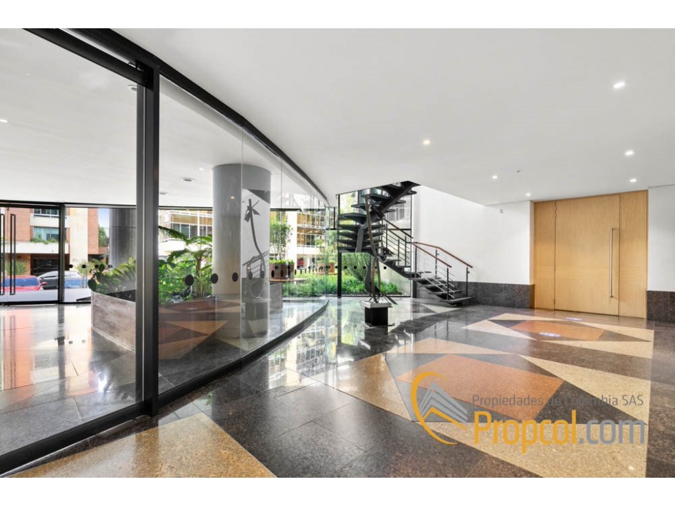 ARRIENDO EXCELENTE OF PARQUE 93 - 1