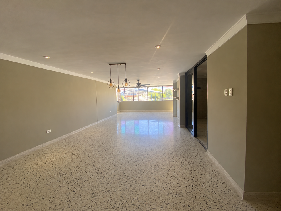 VENTA DE APARTAMENTO EN ALTOS DE RIOMAR, BARRANQUILLA - 2