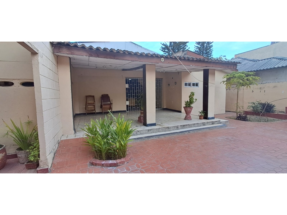 SE VENDE CASA PARA INVERSION, EN RIOMAR SECTOR GRANADILLO