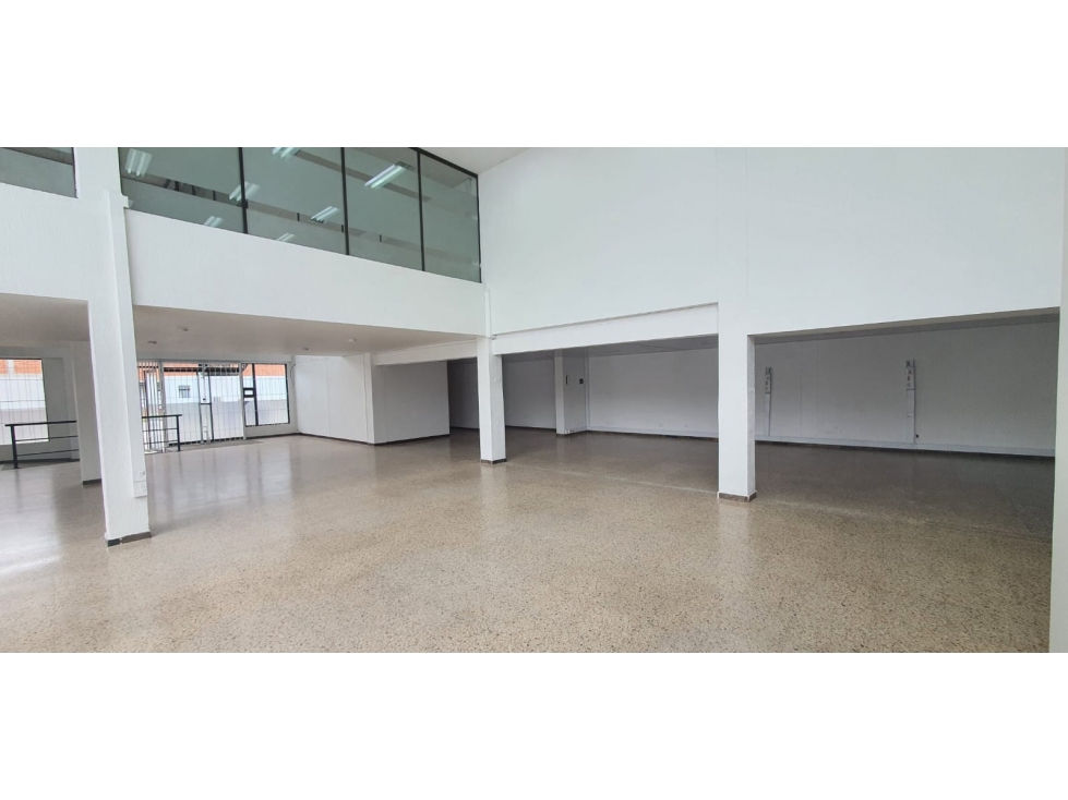 Local / Bodega con Oficinas en Arriendo en Alamos — foto 2
