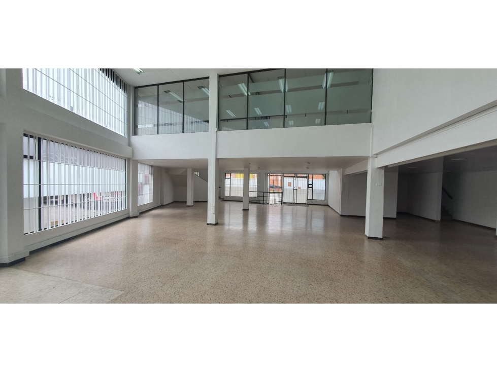 Local / Bodega con Oficinas en Arriendo en Alamos — foto 3