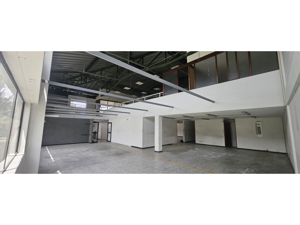 Locales comerciales en arriendo | Centro Logístico, Logika Calle 13 - 4