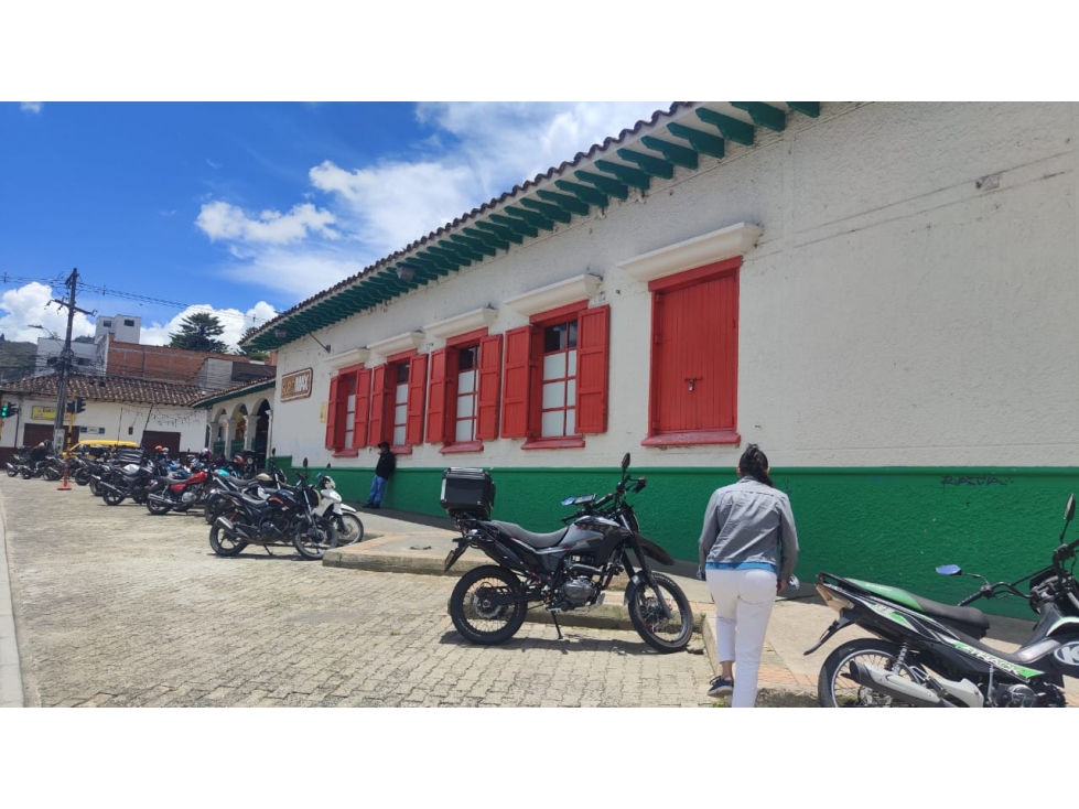 Lote comercial con edificación cerca al parque en La Ceja — foto 2