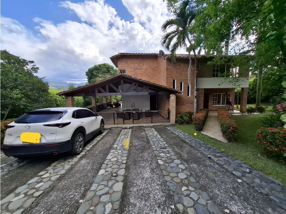 Casa campestre de 2 niveles en Parcelación - Guayacanes, San Jeronimo