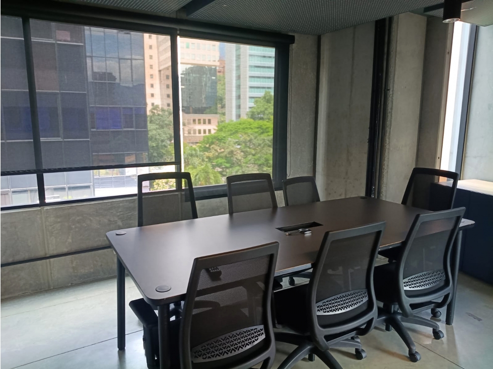 Oficina amoblada en arriendo de 909 m² en Milla de Oro, Medellín — foto 2