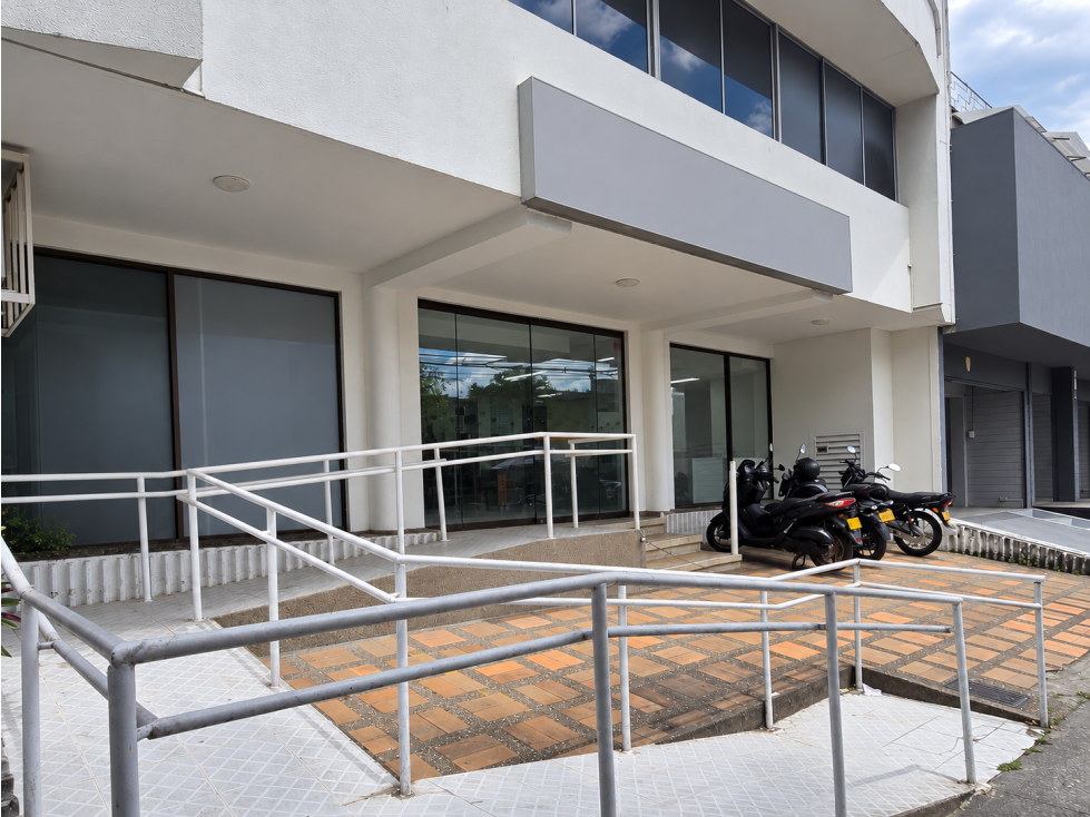 Inmueble comercial 597 m² con vitrina y renta activa | sobre La 80 — foto 2