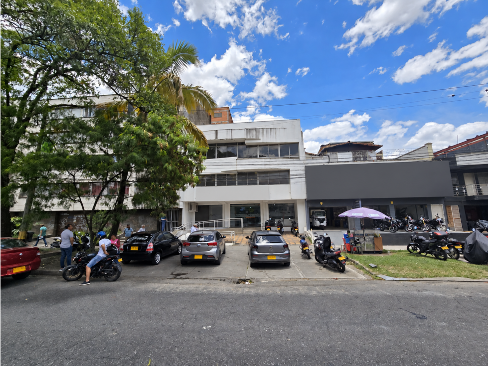 Inmueble comercial 597 m² con vitrina y renta activa | sobre La 80