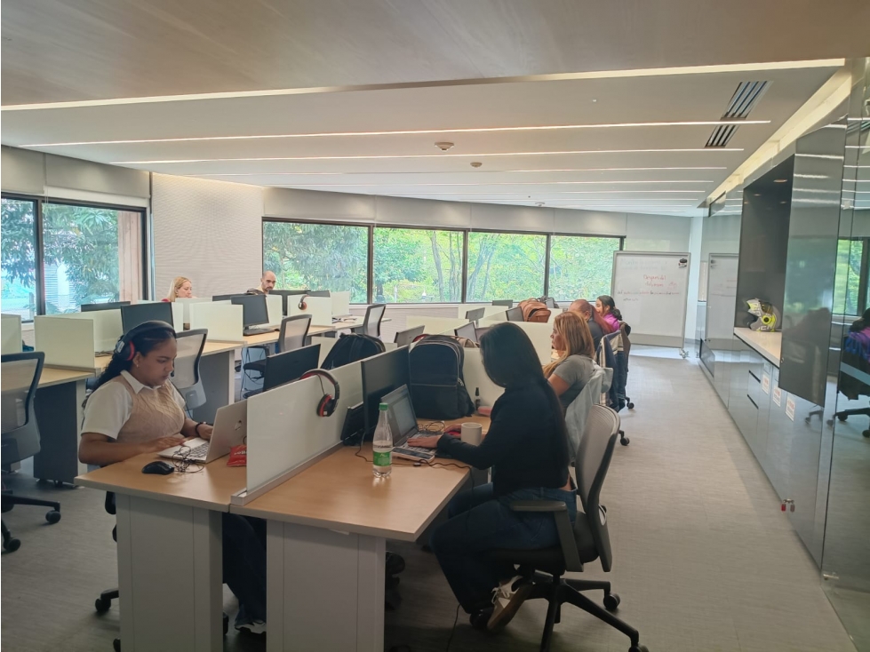Oficina en arriendo de 269 m² en Milla de Oro, Medellín — foto 2