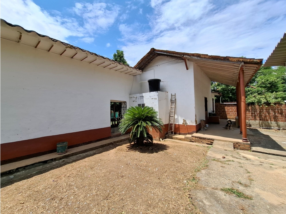 Finca urbana de 4.311,28m² lote y 240m² construida, Sopetrán - 2