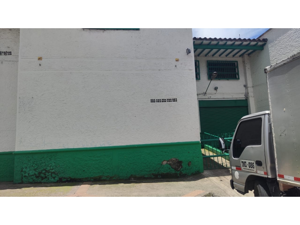 Lote comercial con edificación cerca al parque en La Ceja — foto 3