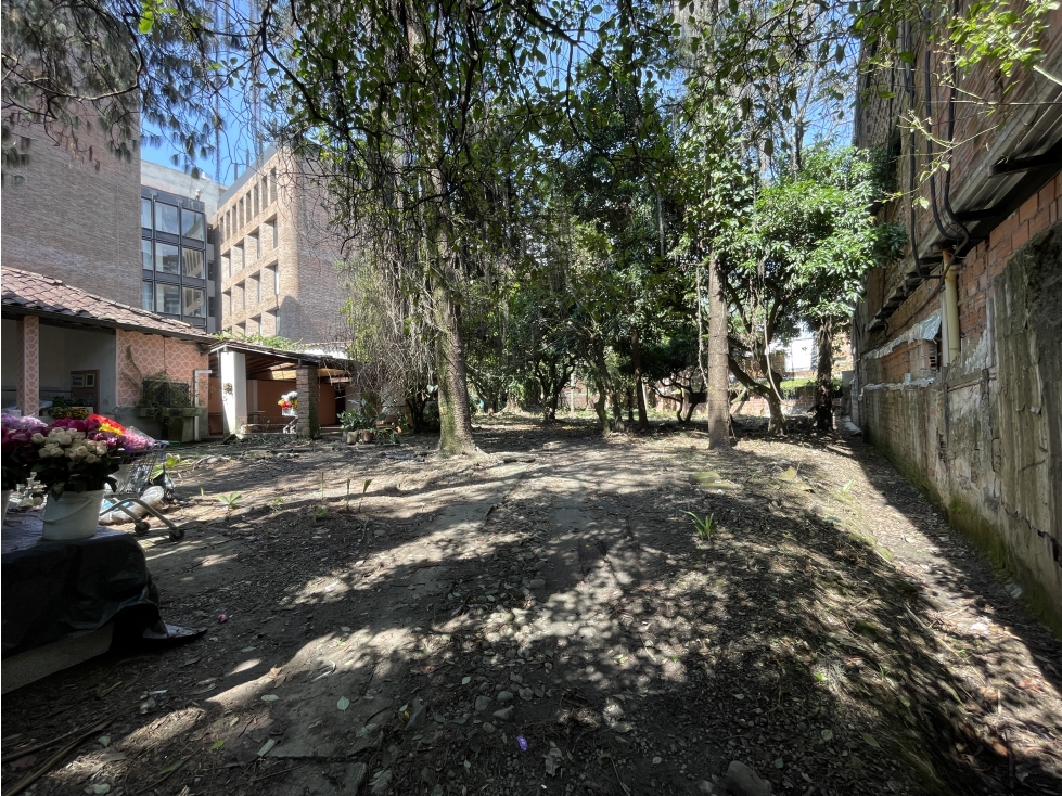 Lote con construcción en venta de Alta Mixtura, Manila, El Poblado — foto 2