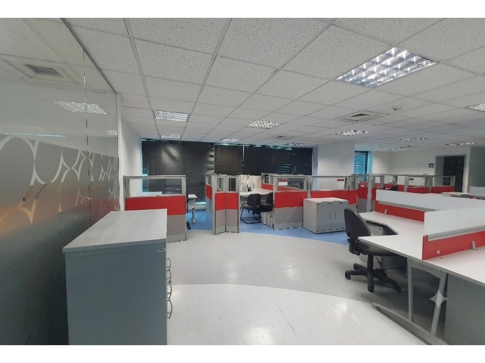 Oficina en arriendo en la Avenida El Poblado - área de 248 m²