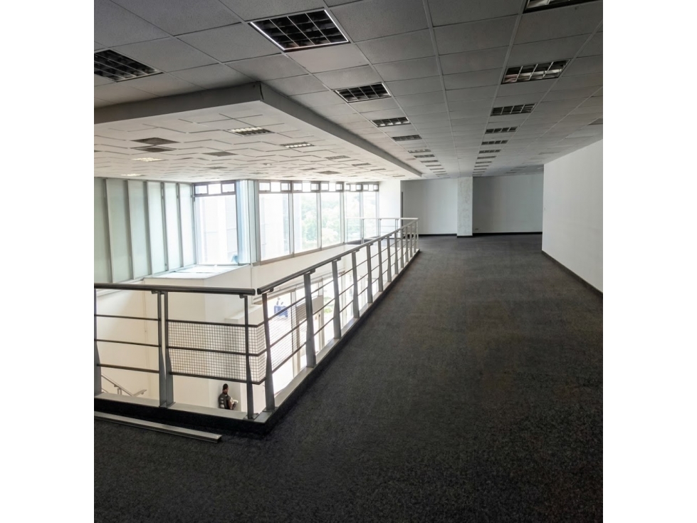 Local comercial en Arriendo Parque Santander | 1.185m2 — foto 4