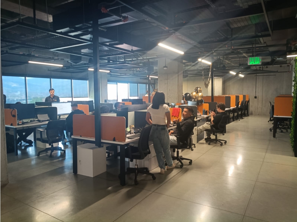 Oficina en arriendo de 909 m² en Milla de Oro, Medellín — foto 2