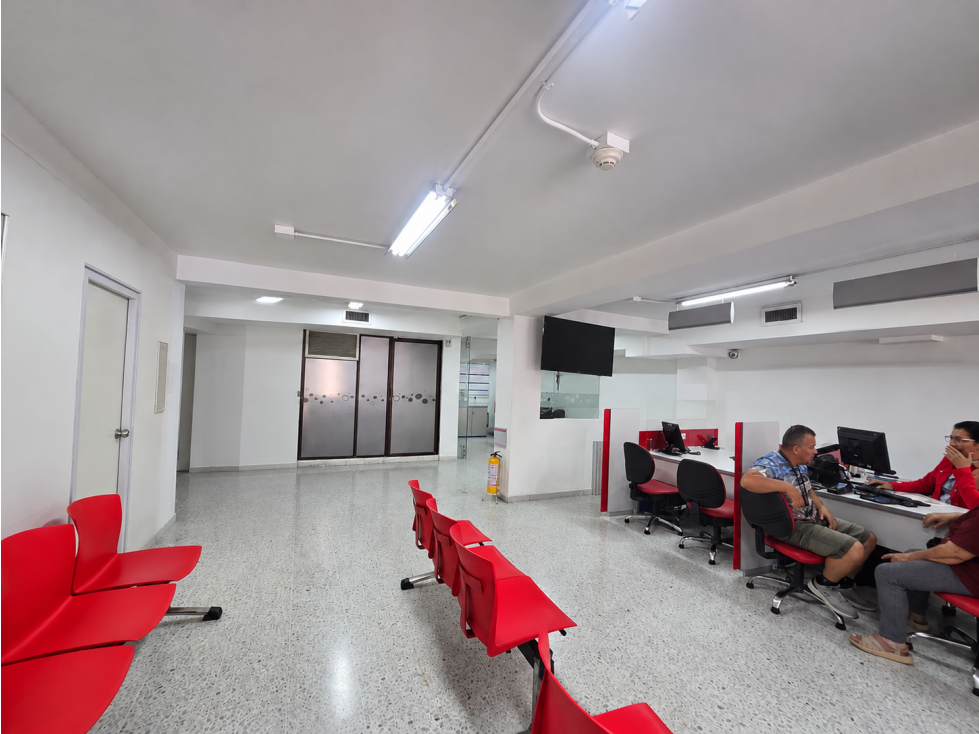 Inmueble comercial 597 m² con vitrina y renta activa | sobre La 80 — foto 4