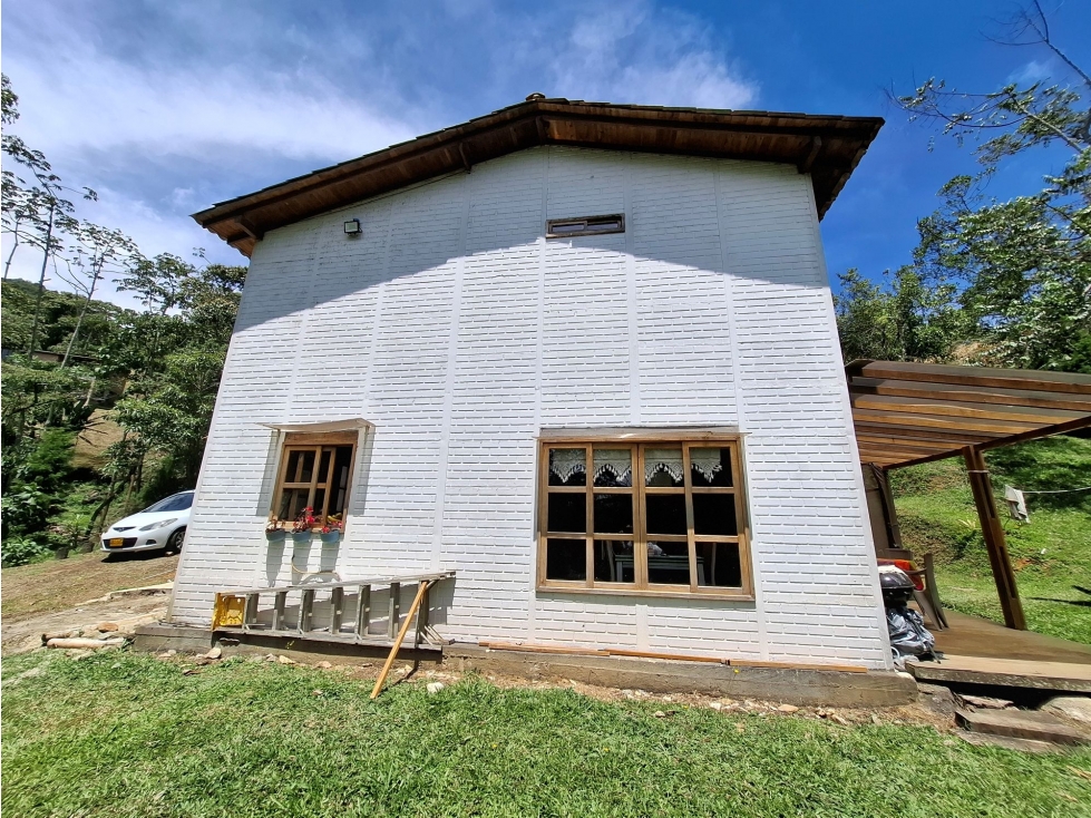 Casa campestre con lote de 2.615 m2 en Caldas — foto 2