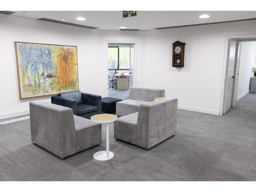 Oficina en arriendo de 613 m² en Milla de Oro, Medellín