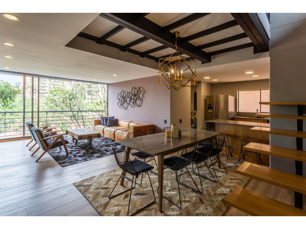 Apartamento dúplex remodelado en venta San Lucas, El Poblado