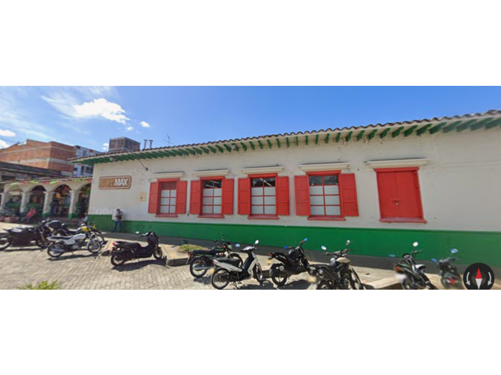 Lote comercial con edificación cerca al parque en La Ceja