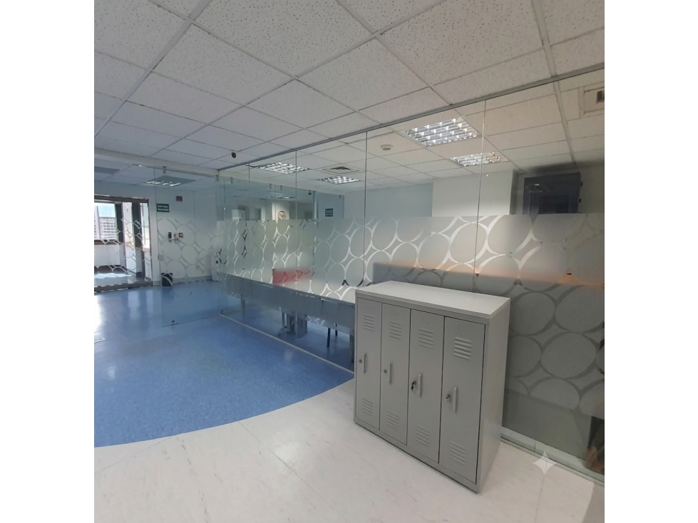 Oficina en arriendo en la Avenida El Poblado - área de 248 m² — foto 2
