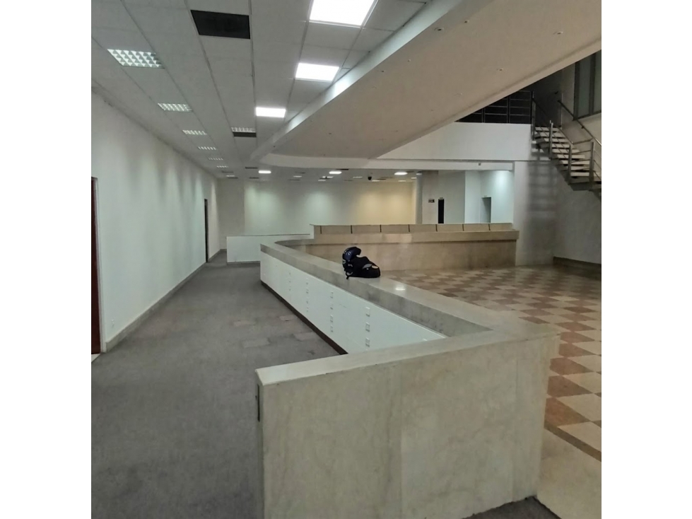 Local comercial en Arriendo Parque Santander | 1.185m2 — foto 2