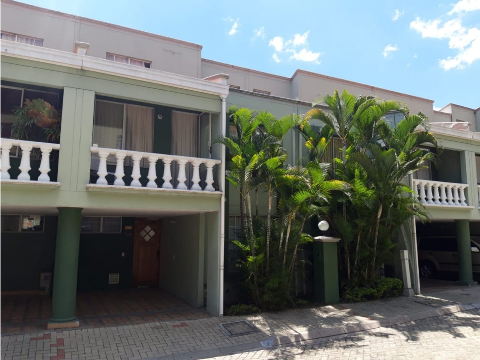 CASA EN LA LOMA DE LOS BERNAL