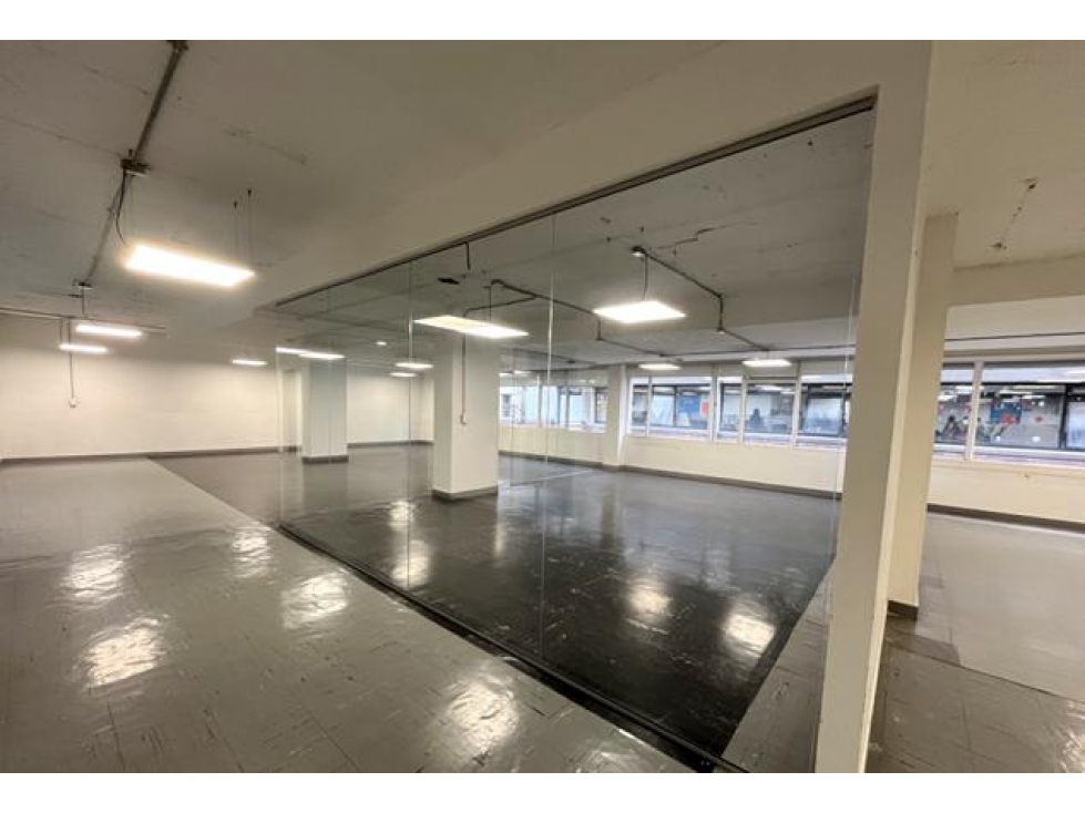 Oficina en arriendo de 576 m² | Edificio Banco de Comercio | Bogotá — foto 2