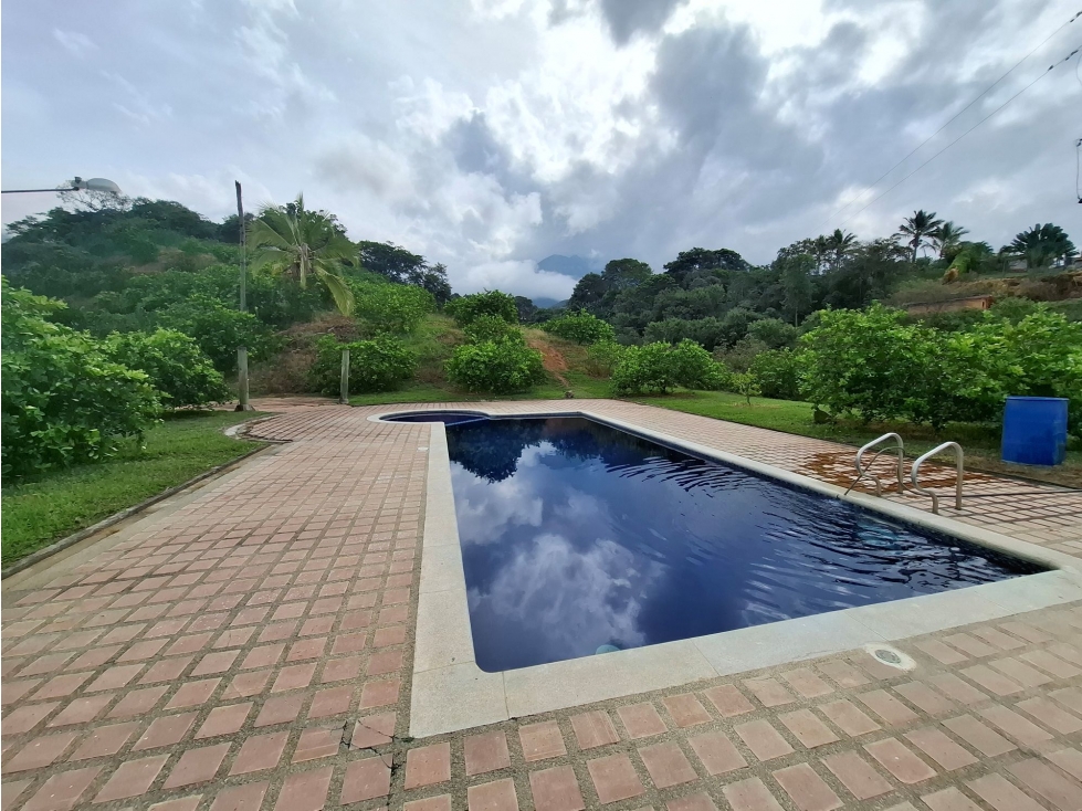 Finca con potencial de subdivisión en San Jerónimo, 5 min casco urbano