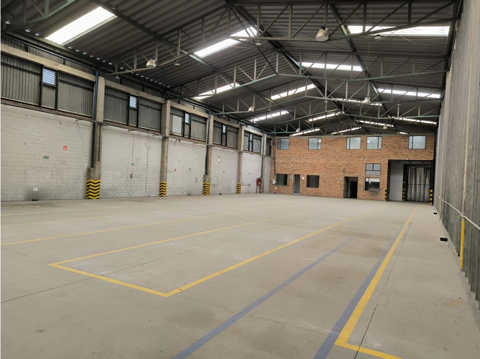 Bodegas en arriendo | Centro Logístico Logika Calle 13 - 6
