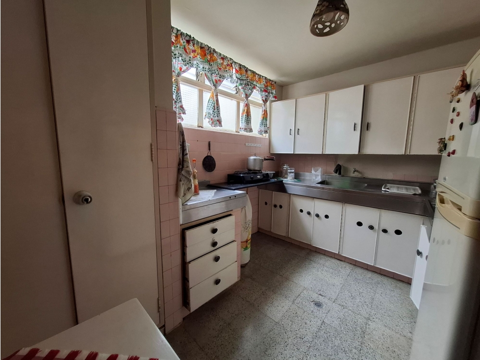 Casa en venta 2do piso + apartaestudio independiente en Estadio - 3